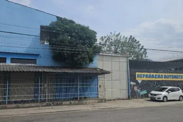 Alugo Galpão com Loja e Salas em Bangu